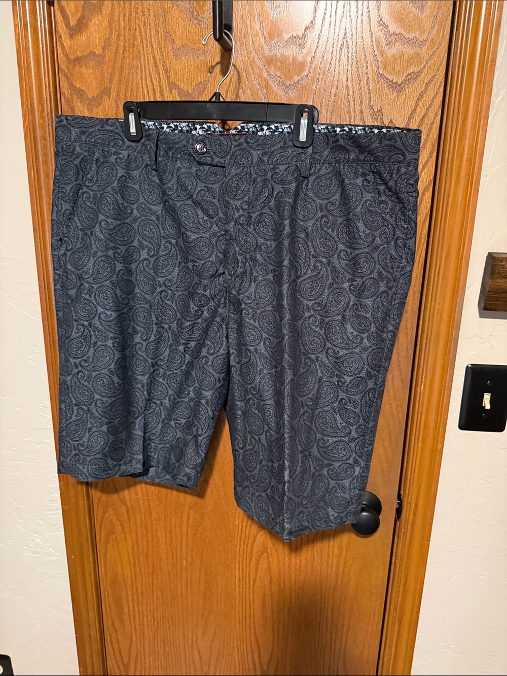 Robert Graham Men’s Charcoal Paisley Flat-Front Shorts